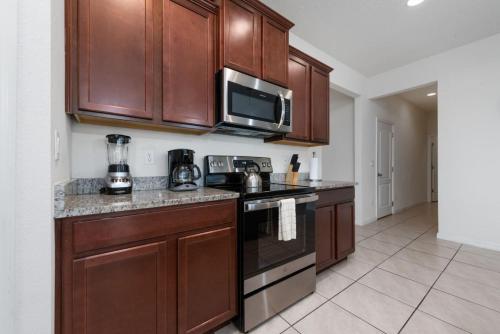 7BD Amazing Home Game Room Pool and Spa near Disney in Davenport, USA