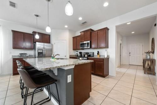 7BD Amazing Home Game Room Pool and Spa near Disney in Davenport, USA