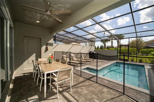 5BD Sleeps 14 Mickey Home with Pool and BBQ in Davenport, USA