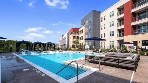 Landing at The Parq at Chesterfield - 2 Bedrooms in Chesterfield in Chesterfield, USA