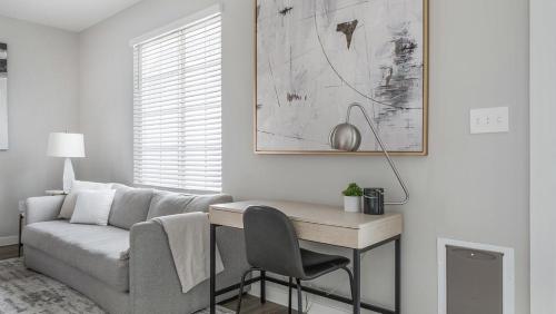 Landing at Sanctuary at Indian Creek - 1 Bedroom in Huntsville in Madison, USA