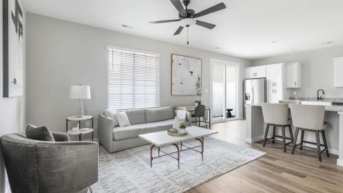 Landing at Sanctuary at Indian Creek - 1 Bedroom in Huntsville in Madison, USA