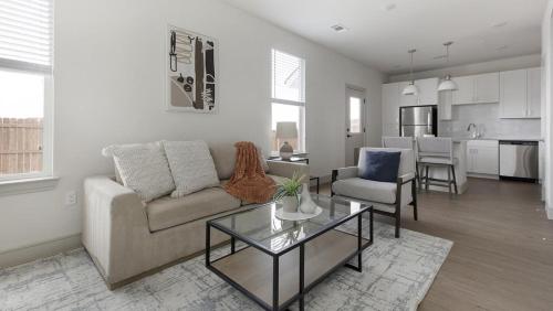 Landing at Chaparral Ranch - 1 Bedroom in Chisholm Trail Ranch in Fort Worth, USA