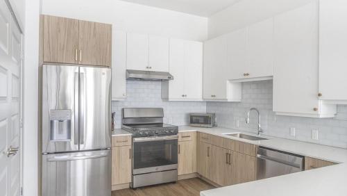 Landing at The Haywood - 1 Bedroom in Slaughter Creek in Austin, USA