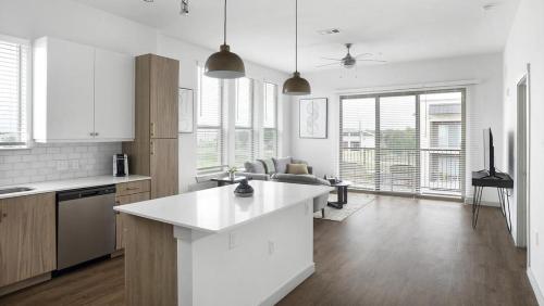 Landing at The Haywood - 2 Bedrooms in Slaughter Creek in Austin, USA