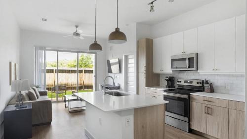 Landing at The Haywood - 1 Bedroom in Slaughter Creek in Austin, USA
