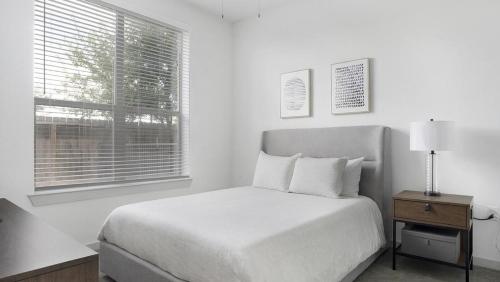 Landing at The Haywood - 1 Bedroom in Slaughter Creek in Austin, USA