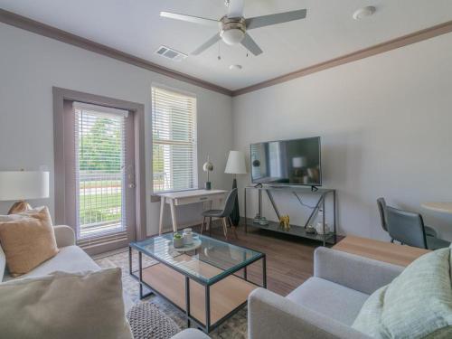 Landing at Highbridge at Egret Bay - 1 Bedroom in League City in League City, USA
