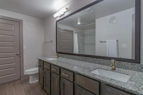 Landing at Highbridge at Egret Bay - 1 Bedroom in League City in League City, USA