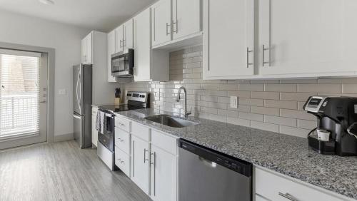 Landing at The Duvall - 1 Bedroom in Grand Prairie in Grand Prairie, USA