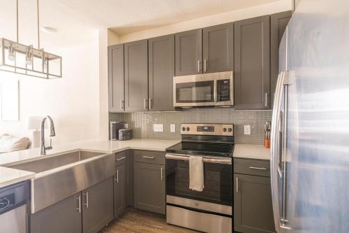 Landing at Enclave at Woodland Lakes - 1 Bedroom in The Woodlands in Conroe, USA