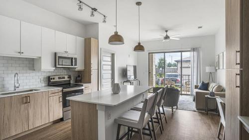 Landing at The Haywood - 1 Bedroom in Slaughter Creek in Austin, USA