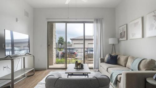 Landing at The Haywood - 1 Bedroom in Slaughter Creek in Austin, USA