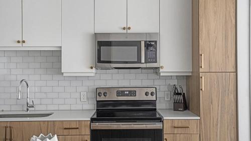 Landing at The Haywood - 1 Bedroom in Slaughter Creek in Austin, USA