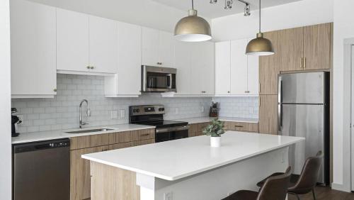 Landing at The Haywood - 1 Bedroom in Slaughter Creek in Austin, USA