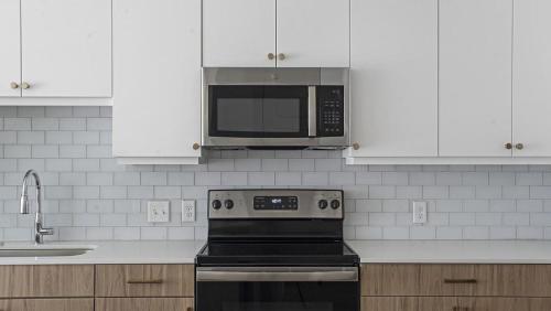 Landing at The Haywood - 1 Bedroom in Slaughter Creek in Austin, USA