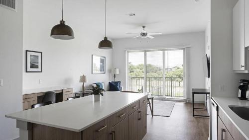 Landing at The Haywood - 1 Bedroom in Slaughter Creek in Austin, USA