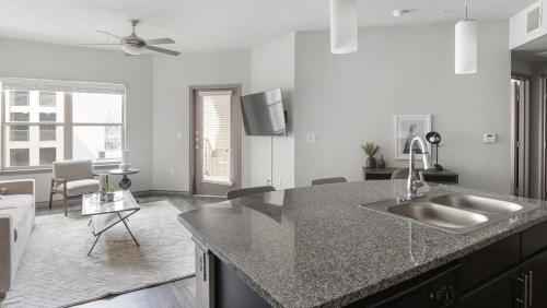 Landing at Bottle House on Main - 1 Bedroom in Fort Worth in Fort Worth, USA