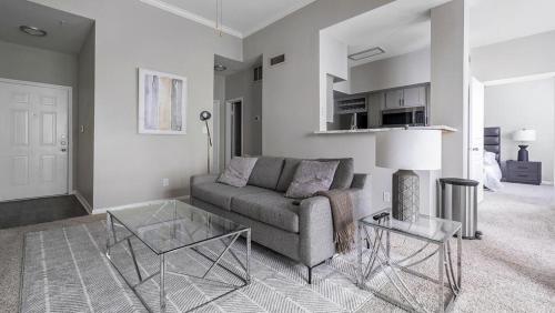 Landing at The Milano - 1 Bedroom in Briar Forest in Houston, USA