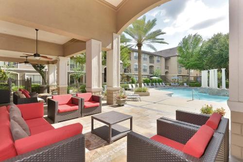 Landing at The Milano - 1 Bedroom in Briar Forest in Houston, USA