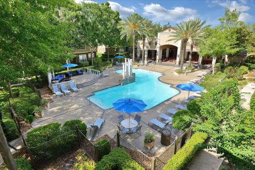 Landing at The Milano - 1 Bedroom in Briar Forest in Houston, USA