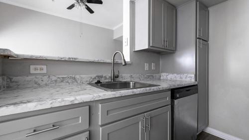 Landing at The Milano - 1 Bedroom in Briar Forest in Houston, USA