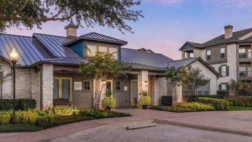Landing at Lakeline Parmer Lane - 2 Bedrooms in Avery Ranch Lakeline in Austin, USA