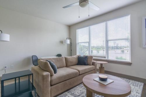 Landing at Enclave at Woodland Lakes - 1 Bedroom in The Woodlands in Conroe, USA