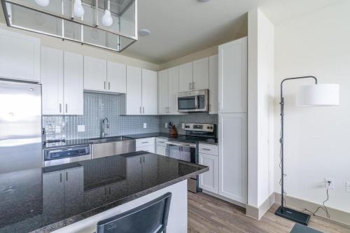 Landing at Enclave at Woodland Lakes - 1 Bedroom in The Woodlands in Conroe, USA