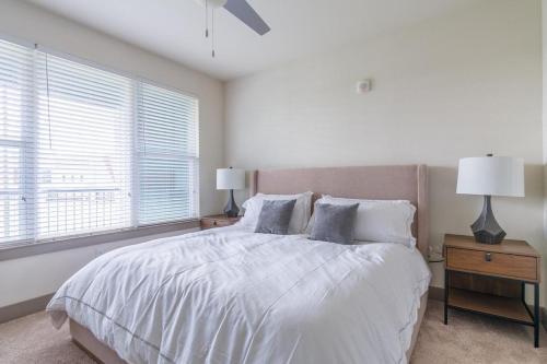 Landing at Enclave at Woodland Lakes - 1 Bedroom in The Woodlands in Conroe, USA