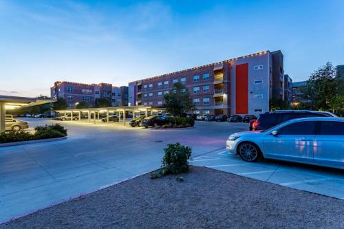 Landing at Republic At Alamo Heights - 2 Bedrooms in Uptown Central in San Antonio, USA