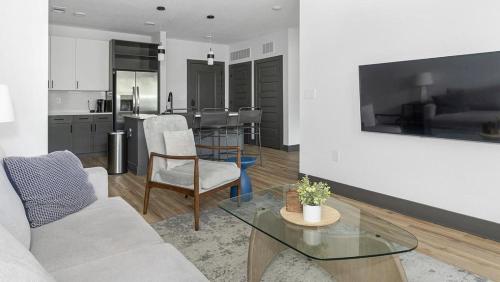 Landing at The Jack on Beach - 2 Bedrooms in Baymeadows in Jacksonville, USA