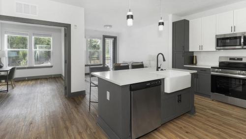 Landing at The Jack on Beach - 2 Bedrooms in Baymeadows in Jacksonville, USA