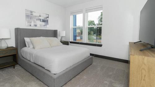 Landing at The Jack on Beach - 2 Bedrooms in Baymeadows in Jacksonville, USA