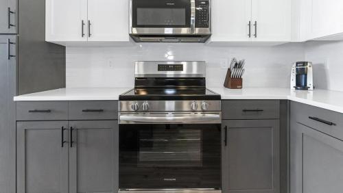 Landing at The Jack on Beach - 1 Bedroom in Baymeadows in Jacksonville, USA