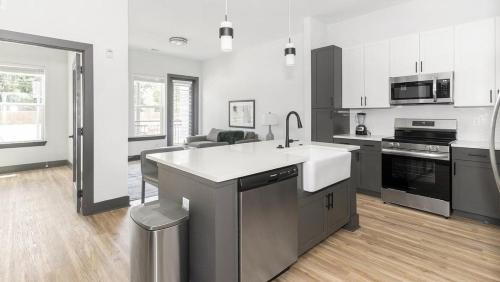 Landing at The Jack on Beach - 1 Bedroom in Baymeadows in Jacksonville, USA