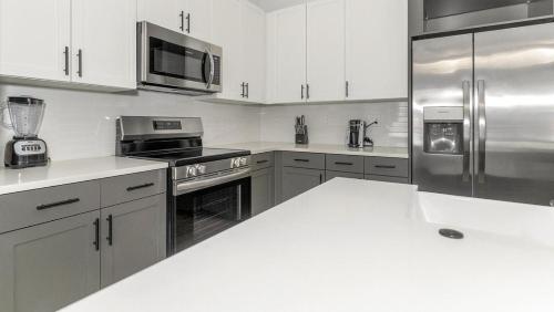 Landing at The Jack on Beach - 1 Bedroom in Baymeadows in Jacksonville, USA