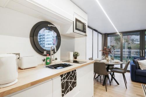Unique Water Lodge in London - Roof Terrace, Londyn (zdjęcie 5)