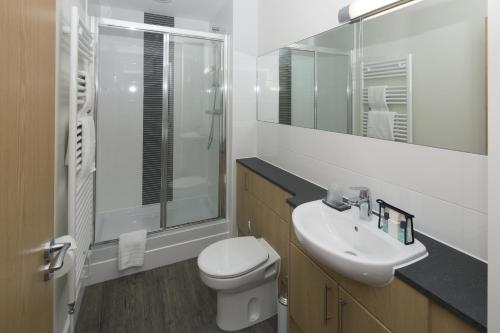 Beneficial House Apartments Bracknell - image 6