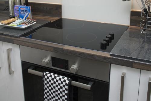 Beneficial House Apartments Bracknell - image 7