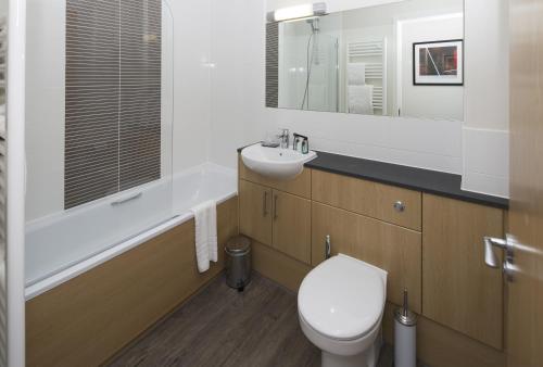 Beneficial House Apartments Bracknell - image 4