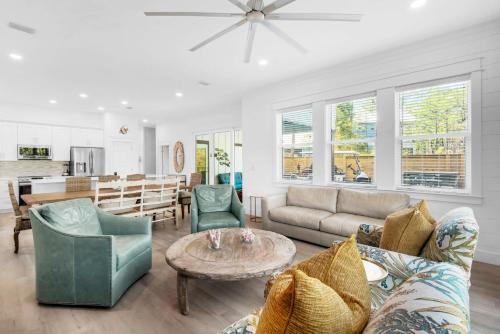 Brand New Luxury Home Golf Cart Nature Views in Destin, USA