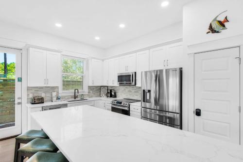 Brand New Luxury Home Golf Cart Nature Views in Destin, USA