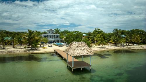 Planos, Conmigo Villas - 6 Bedroom Beachfront with Pool in Maya Beach