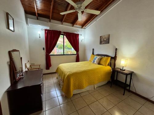 Chalet Belizomi - La Marguerite Room in מפרץ רודני