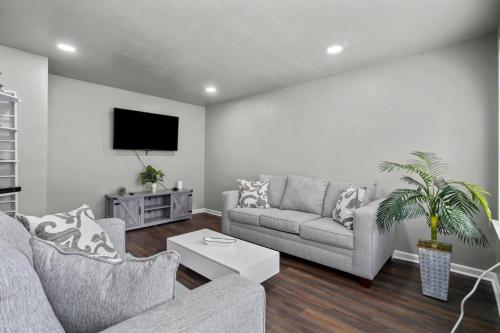 Freshly Redone & Newly Furnished! A MUST SEE! in New Britain, USA