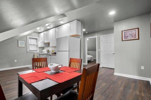 Freshly Redone & Newly Furnished! A MUST SEE! Freshly Redone & Newly Furnished! A MUST SEE!