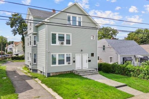 Freshly Redone & Newly Furnished! A MUST SEE! Freshly Redone & Newly Furnished! A MUST SEE!