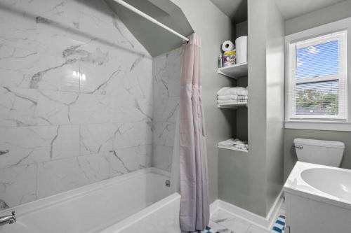 Freshly Redone & Newly Furnished! A MUST SEE! Freshly Redone & Newly Furnished! A MUST SEE!