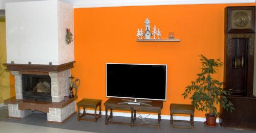 One-Bedroom Apartment with Fireplace image 7